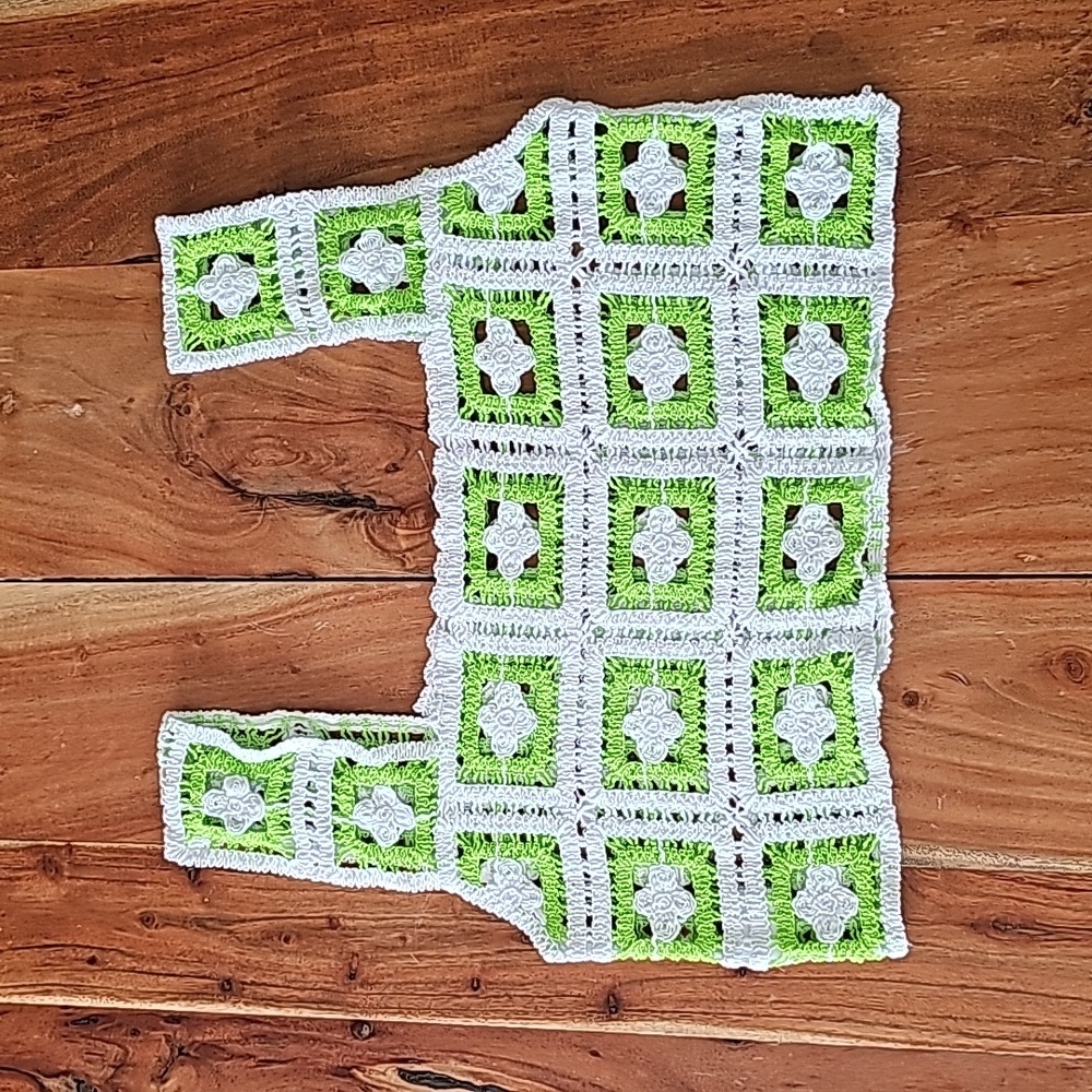 Julia Bohemian style floral crochet crop top square neck green and white small